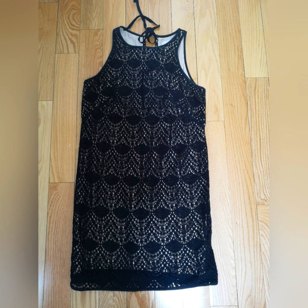 LOFT Classic Crochet Shift for effortless chic. Black with flesh lining. Size 2P